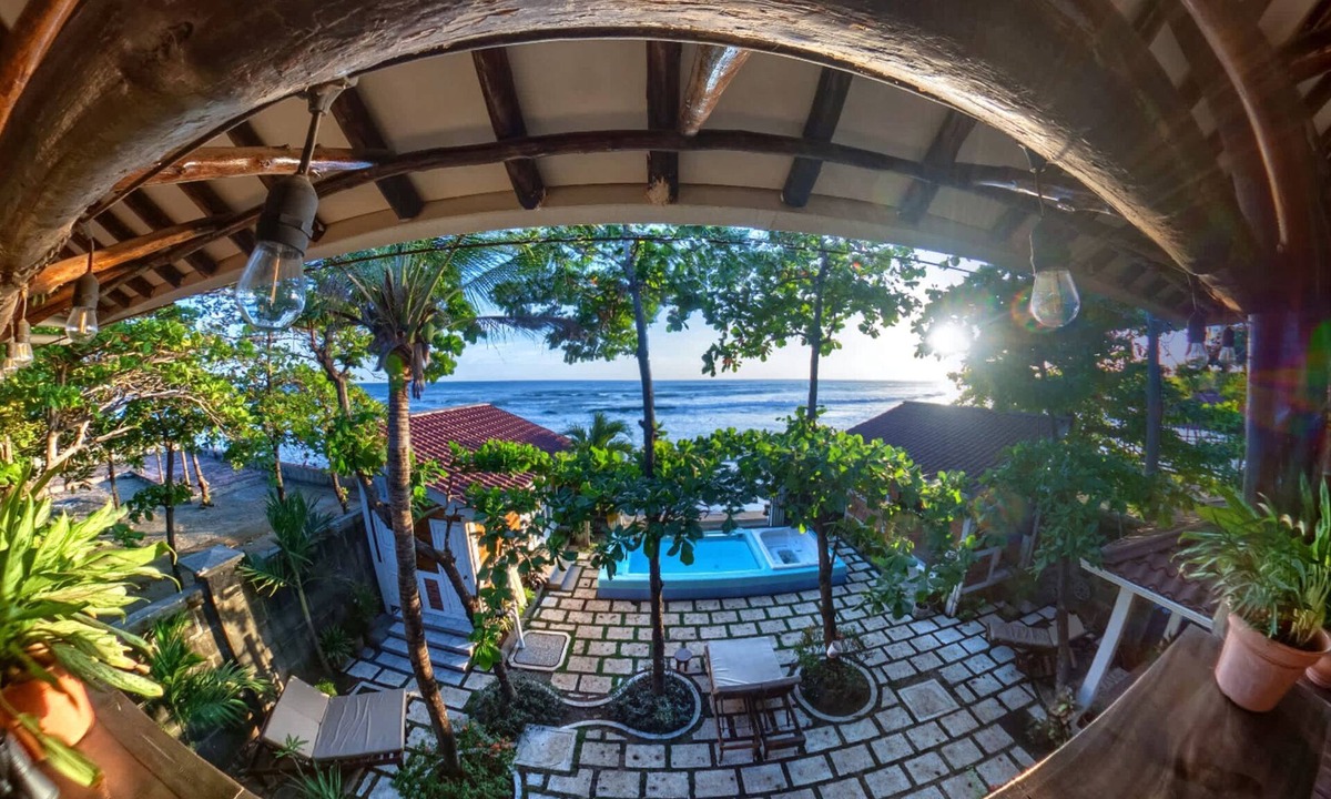 Pochomil Apartment | 2 Casitas for 8 Guests on Beach Front w Pool AC