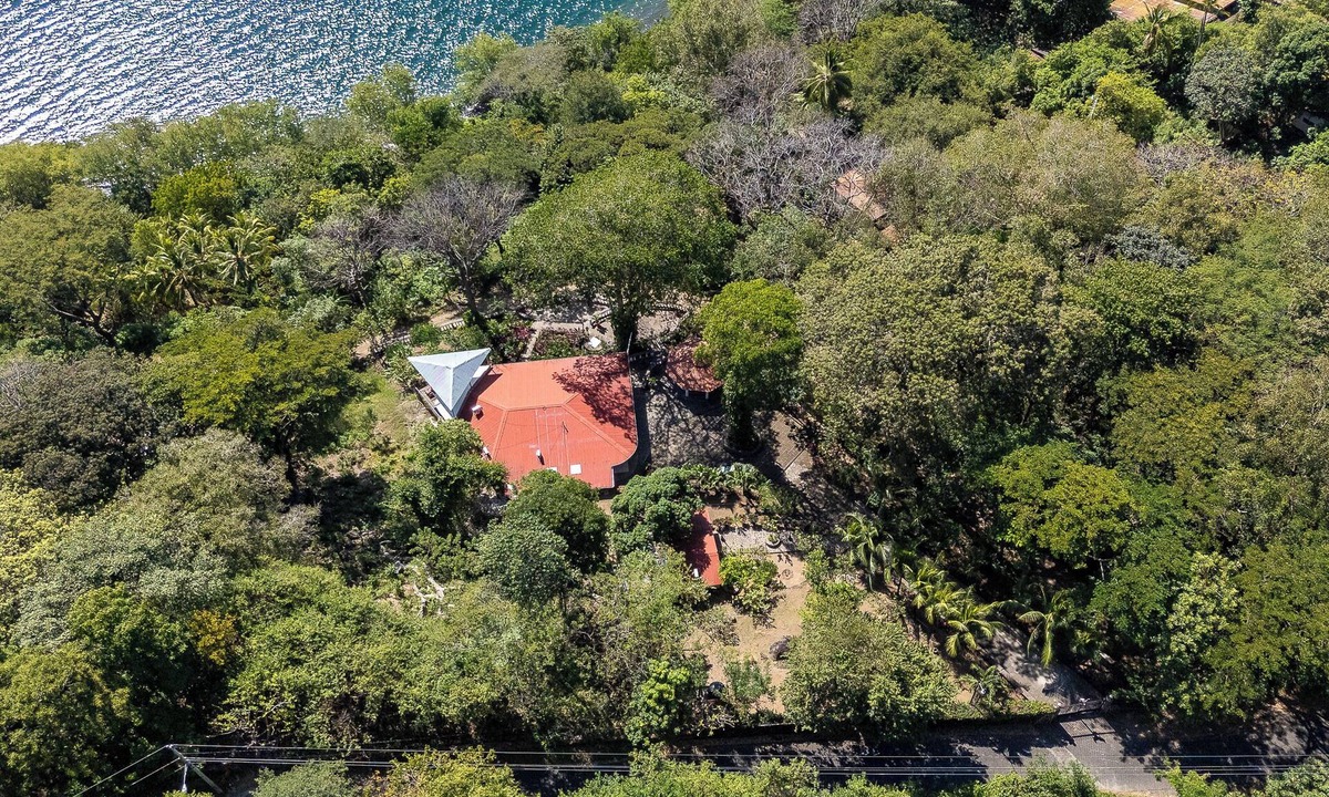 La Laguna Villa | Bienvenidos a villa Helga Solano llena de una belleza natural y aguas cristalina