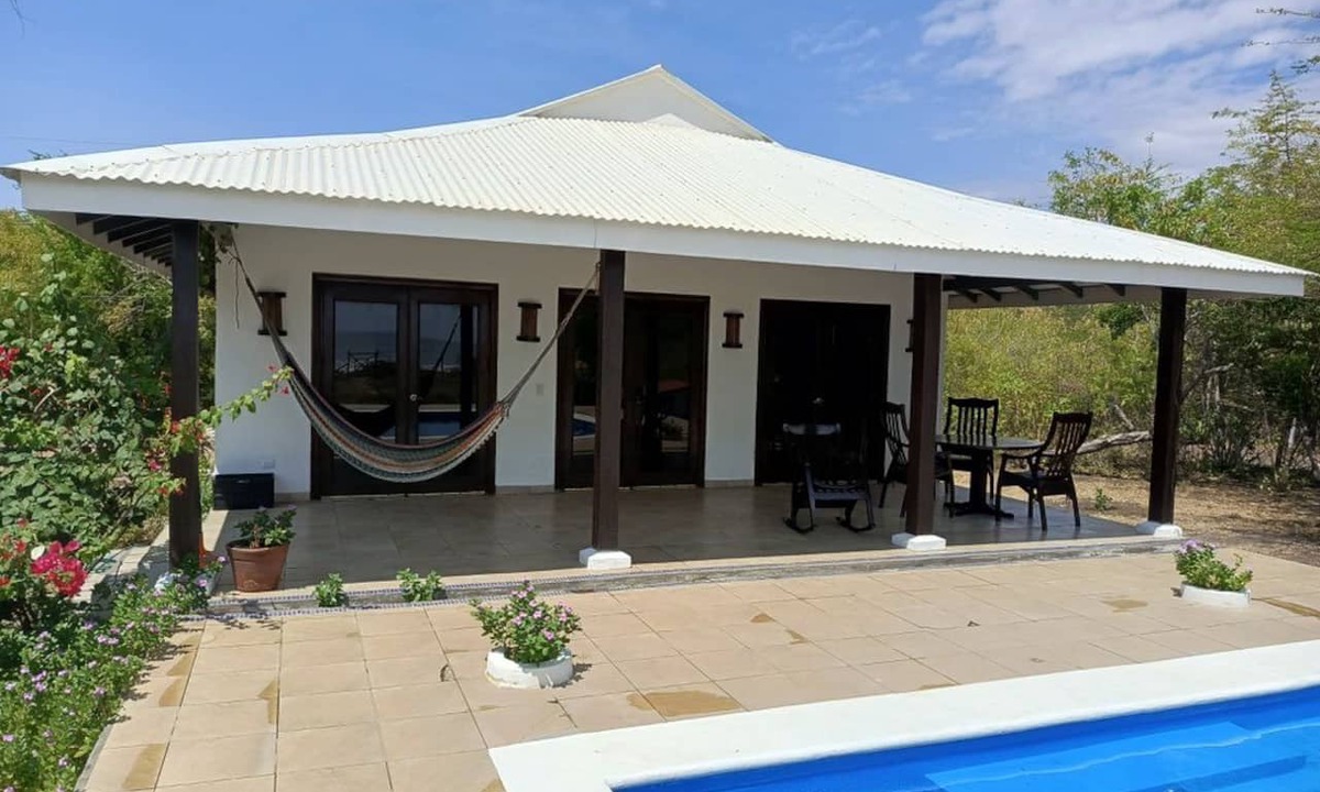 Salinas Grandes House | Casa Amarilla & Pool at Playa Tesoro
