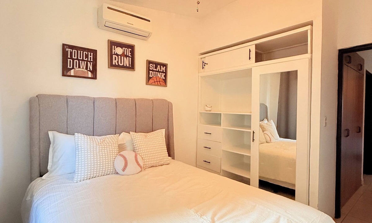 Ticuantepe House | Charming 3-bedroom Black & White house in peaceful Ticuantepe with AC