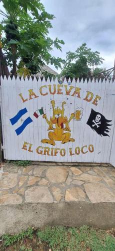Puerto Sandino Hostel | Hostal La Cueva del Grifo Loco surf&Bikers
