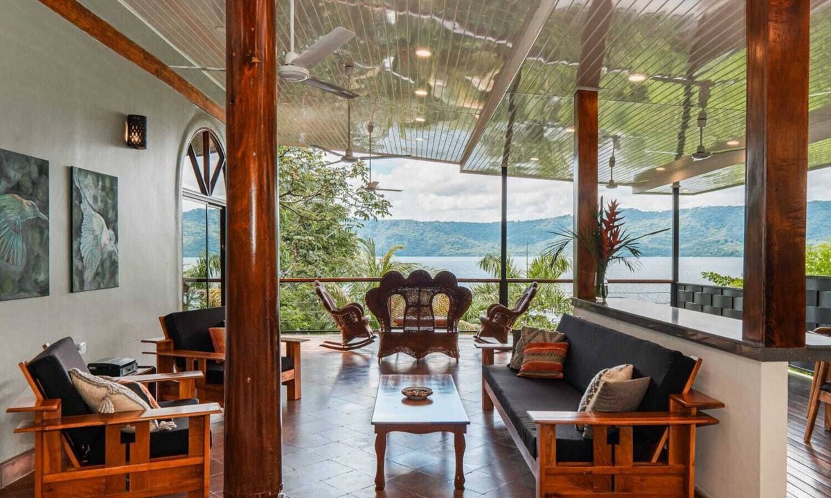 La Laguna Villa | Laguna Lakefront Luxury at Casa Tuani