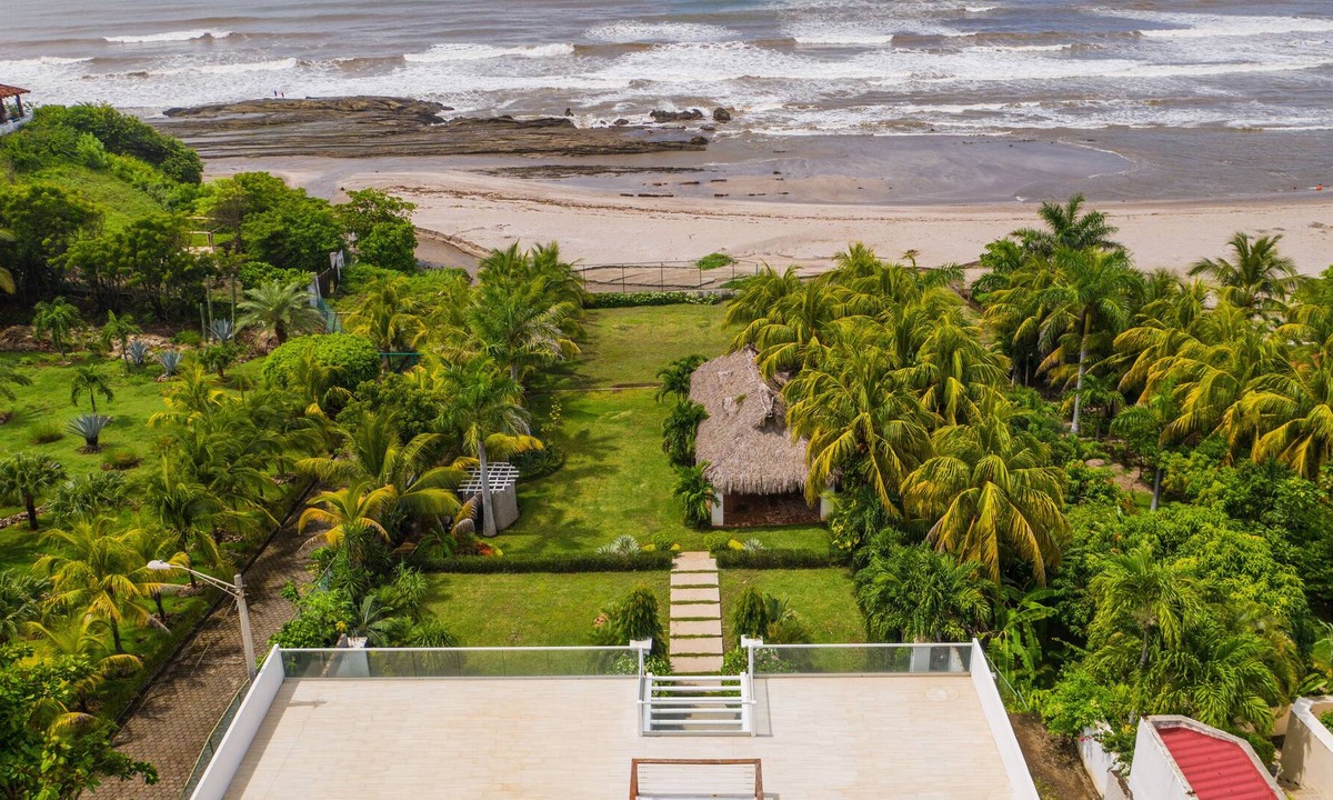 Pochomil House | Luxury Beachfront Villa, Pool, Staff, 7 Bedrooms!