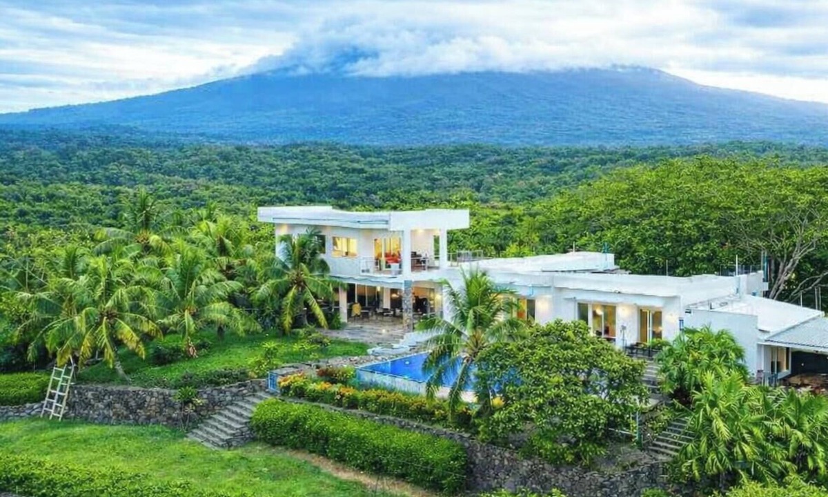Granada House | Luxury Lakeview Home with Pool Nature Retreat for Groups in charming Granada