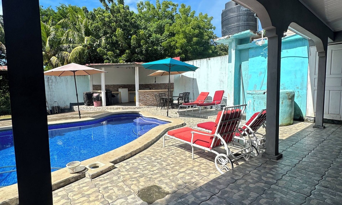 San Rafael del Sur House | Ocean Eyes Pool House- Charming 3-bedroom house with WiFi & AC in Quizala
