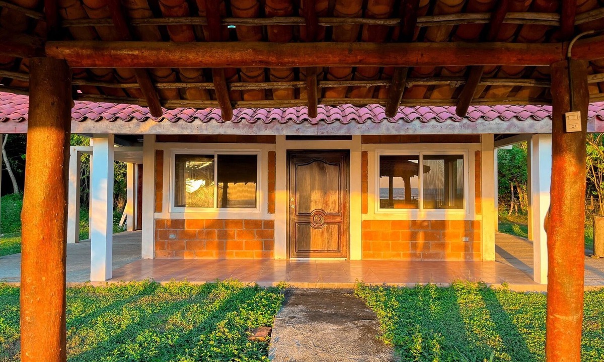 Mechapa Cottage | Oceanfront cottage in Mechapa with AC - Surfer's Paradise or Beach Bum's Heaven!