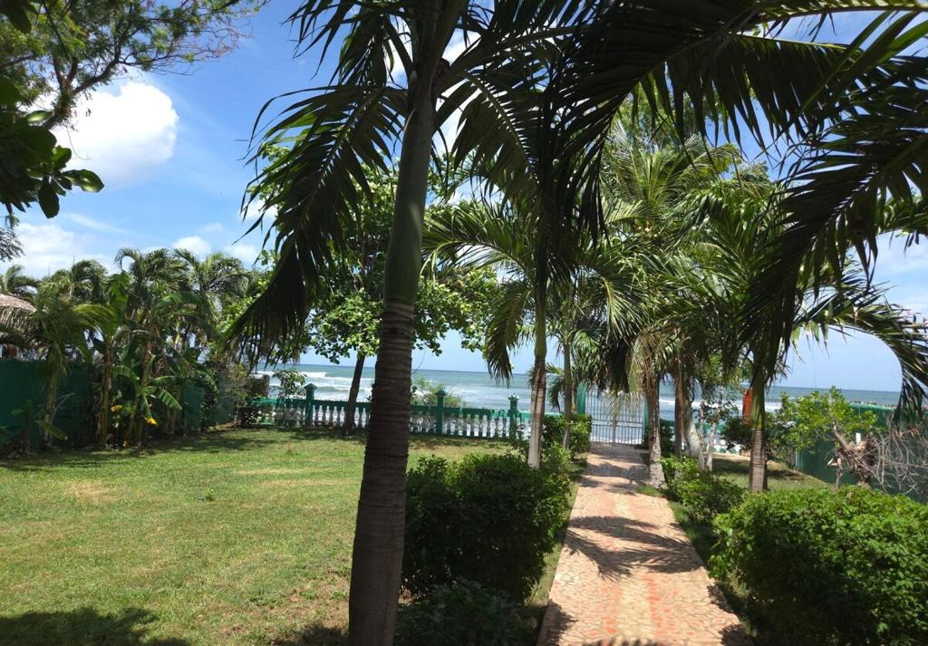 Pochomil House | Private oceanfront retreat with tropical garden