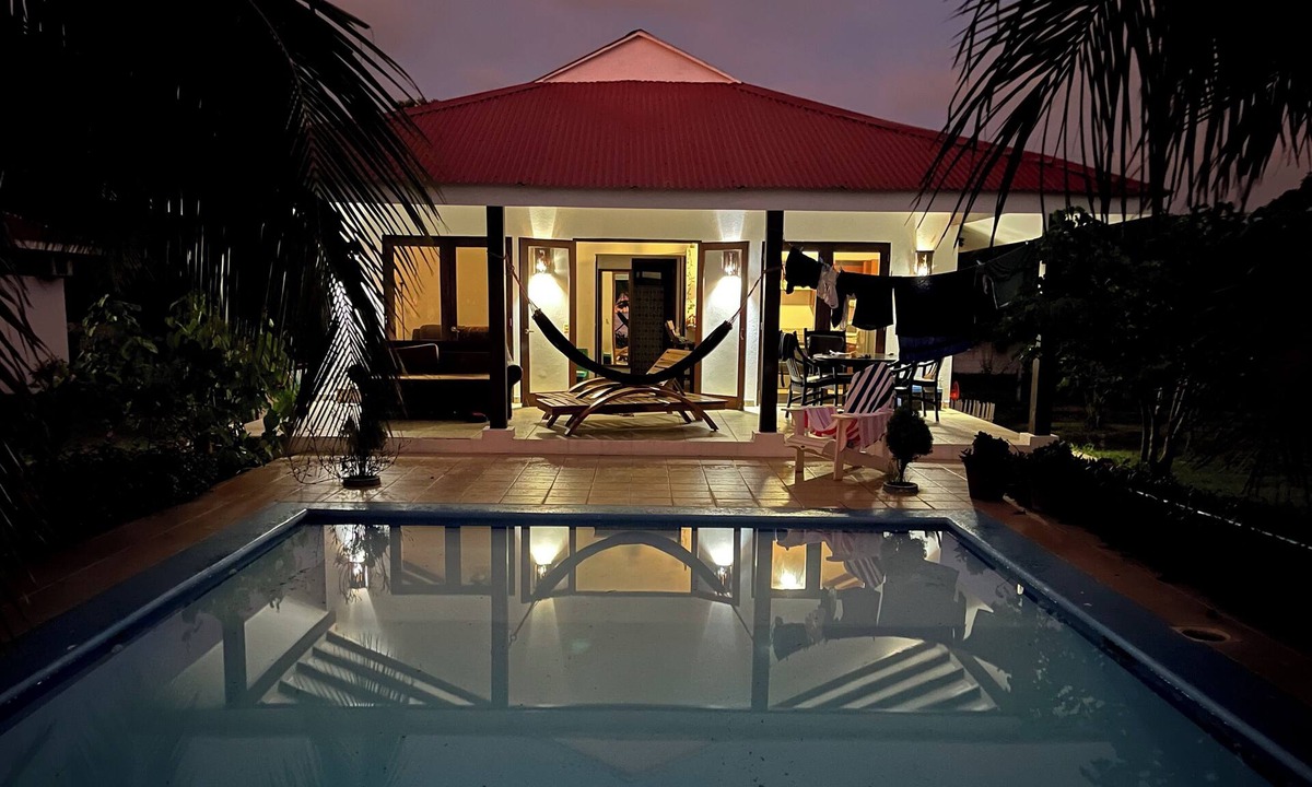 Leon House | Relax in Style – 2BR Beachfront with Pool at Playa Tesoro