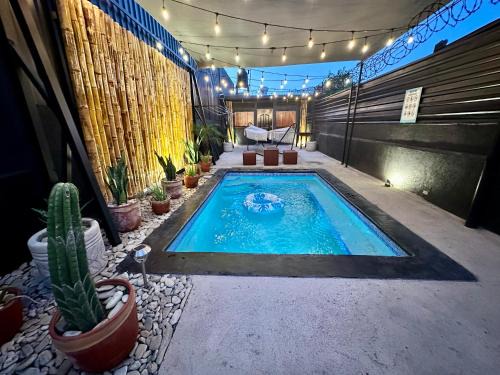 Leon House | Tropical House Leon Private Pool and Hammock Patio