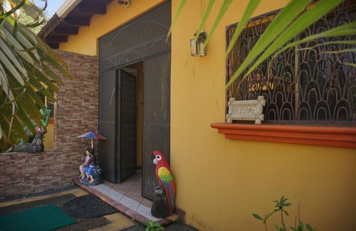 Lago de Apoyo House | Colonial Family House
