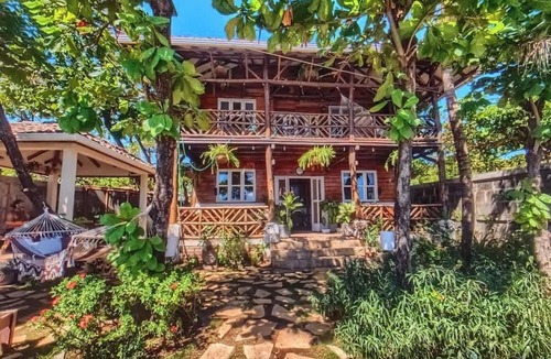 Pochomil Cabin | 2 Casitas for 8 guests on Beach Front w Pool & AC