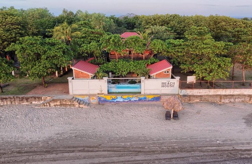 Pochomil Apartment | 2 Casitas for 8 Guests on Beach Front w Pool AC