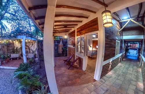 Pochomil Apartment | 2 Casitas for 8 Guests on Beach Front w Pool AC