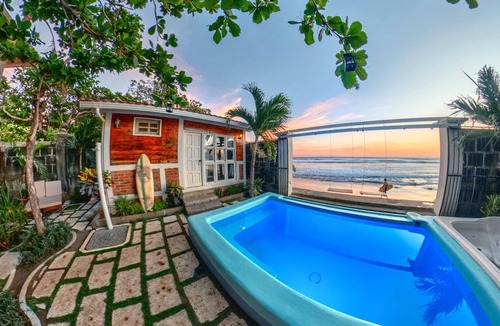 Pochomil House | Balcony Bedroom Suite w Romantic Sunsets - AC - Pool