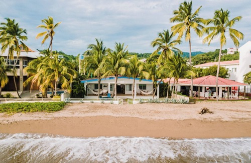 San Juan del Sur House | Beachfront Charming 4-bedroom house with WiFi and AC. 5 minutes to the town!