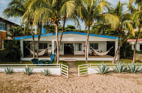 San Juan del Sur House | Beachfront Charming 4-bedroom house with WiFi and AC. 5 minutes to the town!