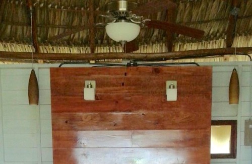 Leon Cottage | Beachfront Cozy Cabana for two