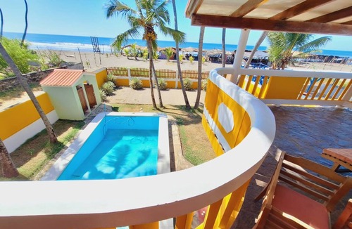 Poneloya House | Beachfront House With Pool - Perfect for 12 People
