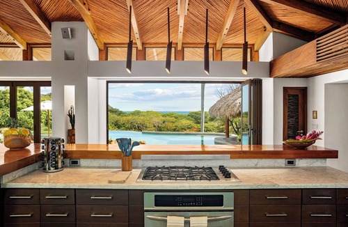 Guacalito de La Isla House | Beautiful luxury house in Guacalito de la Isla, Casa Kidd