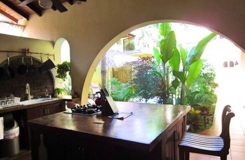 Granada House | Beautiful Tropical Paradise Near City Center