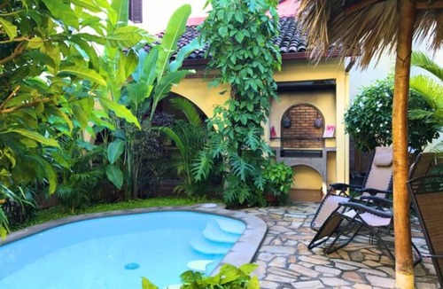 Granada House | Beautiful Tropical Paradise Near City Center