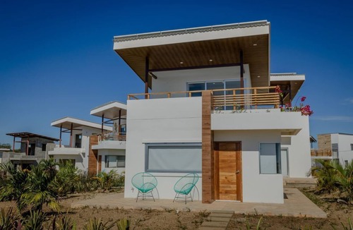 San Diego House | Breezy 2BR Beach House with Resort Amenities