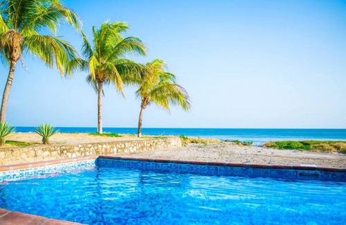 Playa Colorado House | Casa Cantamar: Inviting outdoor space right on the sand