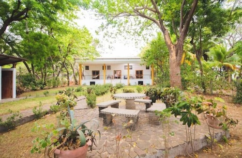 Aserradores House | Casa Corselli [Beachfront Home - great surf break]