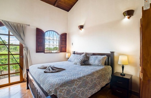 Granada House | CASA DELUS Fabulous Home with Private in Door Pool within Tourist Location