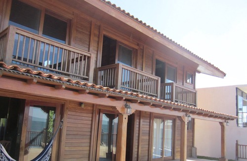 Puerto Sandino House | Casa Madera: expansive views and spacious comfort