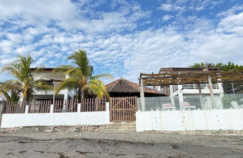 Puerto Sandino House | Casa villa del mar 2
