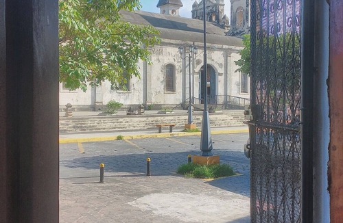 Granada House | Charmed by La CalzadanPrivate home in the heart of Granadan2Br/AC/WiFi/Kitchen
