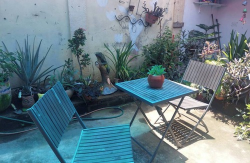 Granada House | Charmed by La CalzadanPrivate home in the heart of Granadan2Br/AC/WiFi/Kitchen
