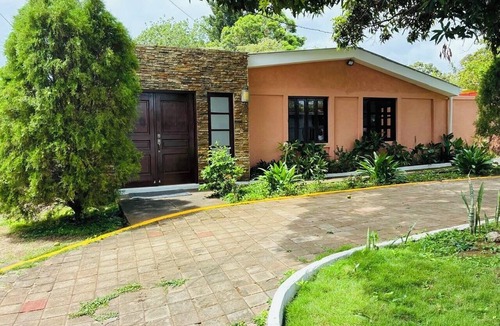 Managua House | Charming 4-bedroom house in Managua perfect for your getaway near everything !