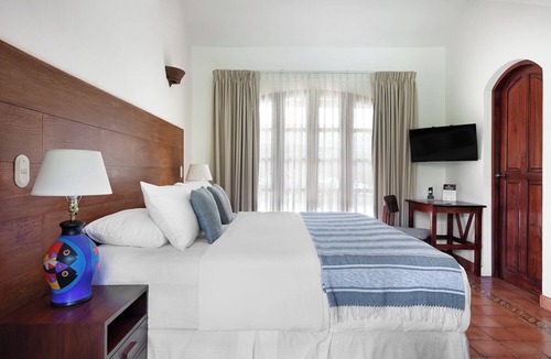 Granada House | Classic King size bed Bedroom