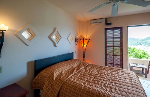 Pacific Marlin House | Cliffside Villa Overlooking Overlooking Ocean with Private Infinity Pool