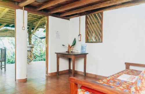 Santa Cruz Hostel | El Zopilote