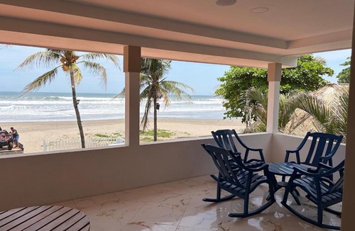 Pochomil House | Front Beach Beautiful house with pool & AC