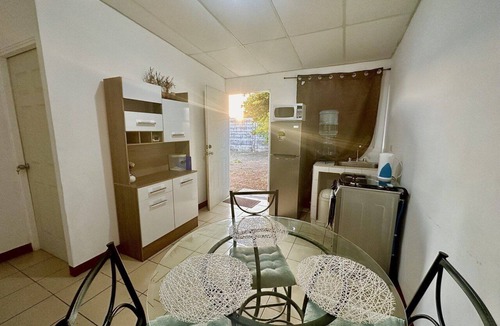 Managua House | Hidden Gem: Peaceful charm, convenient amenities, and strategic location.