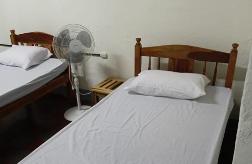 Leon House | Hostal Calle Real