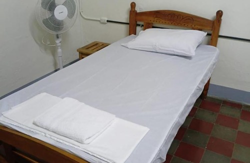 Leon House | Hostal Calle Real
