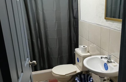 Leon House | Hostal Calle Real