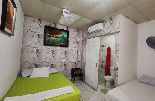 Leon House | Hostal Ruinas de San Sebastián