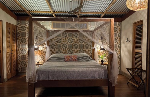 Granada Bed & Breakfast | Isleta El Espino - Private Island Ecolodge