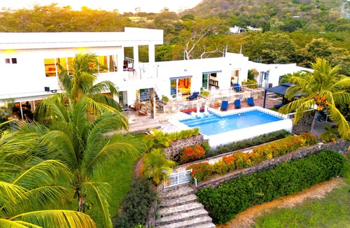 Granada House | Luxury Lakeview Home with Pool Nature Retreat for Groups in charming Granada