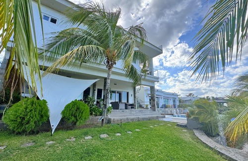 Granada House | Luxury Lakeview Home with Pool Nature Retreat for Groups in charming Granada