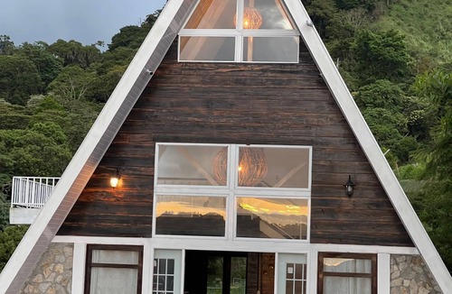 Central Nicaragua Ski Chalet | Mil flores de Palsila es una cabaña de montaña con temperaturas de 18-24 grados.