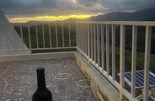 Central Nicaragua Ski Chalet | Mil flores de Palsila es una cabaña de montaña con temperaturas de 18-24 grados.
