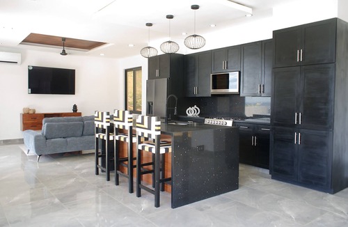 Paradise Bay House | Modern Ocean View Home with Infinity Pool - 1 Min to Town