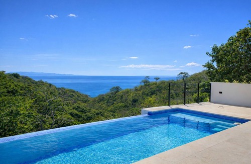 Paradise Bay House | Modern Ocean View Home with Infinity Pool - 1 Min to Town